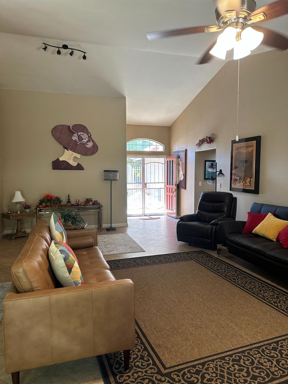 292 E Marwood Ln, Fresno, CA 93720