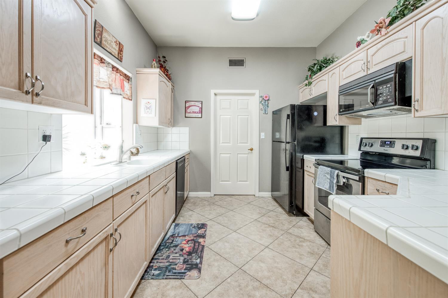 292 E Marwood Ln, Fresno, CA 93720