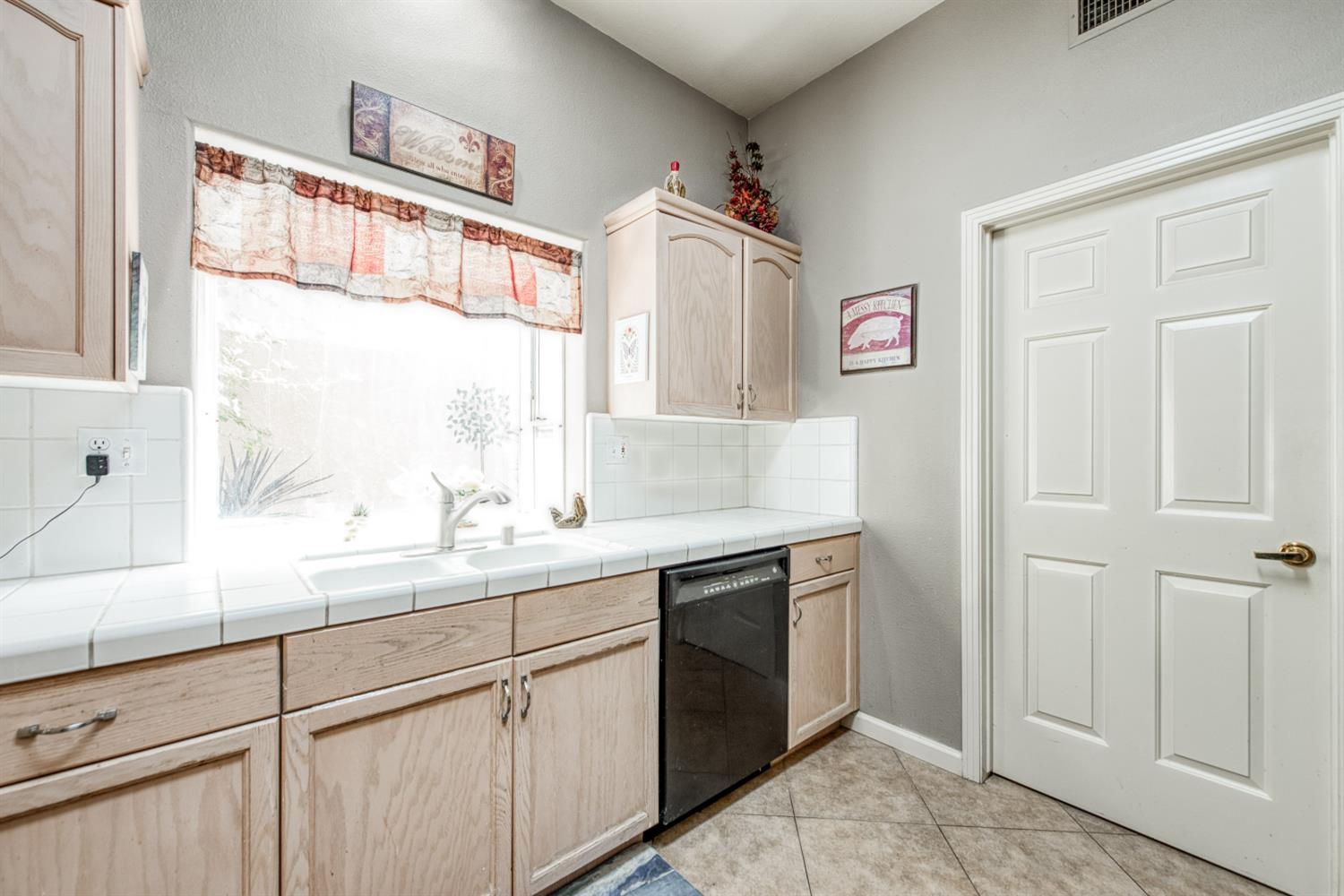 292 E Marwood Ln, Fresno, CA 93720
