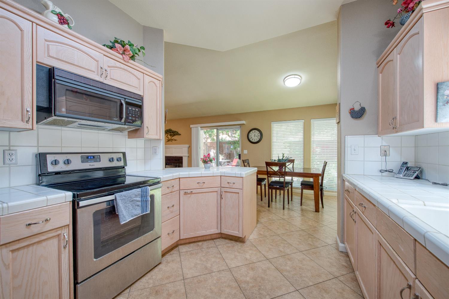 292 E Marwood Ln, Fresno, CA 93720