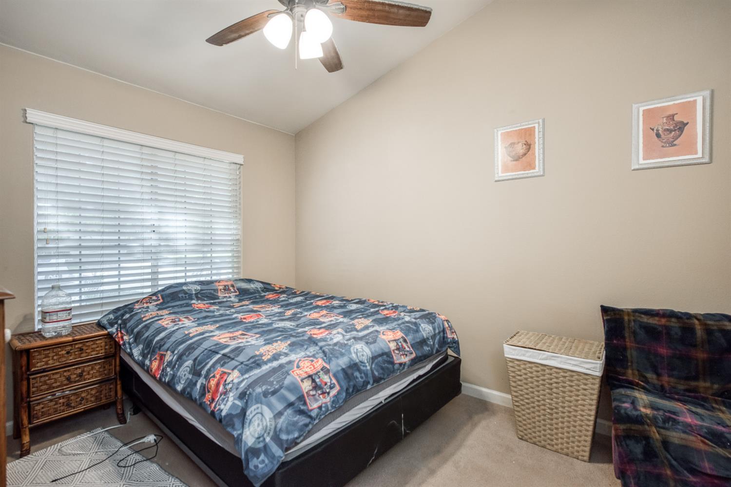 292 E Marwood Ln, Fresno, CA 93720