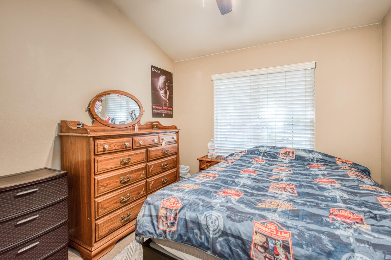 292 E Marwood Ln, Fresno, CA 93720