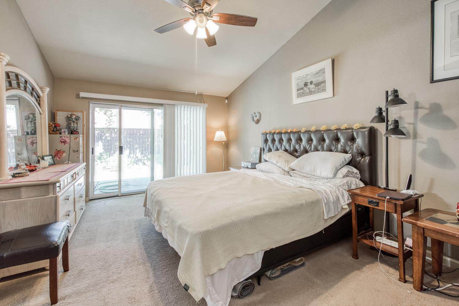 292 E Marwood Ln, Fresno, CA 93720