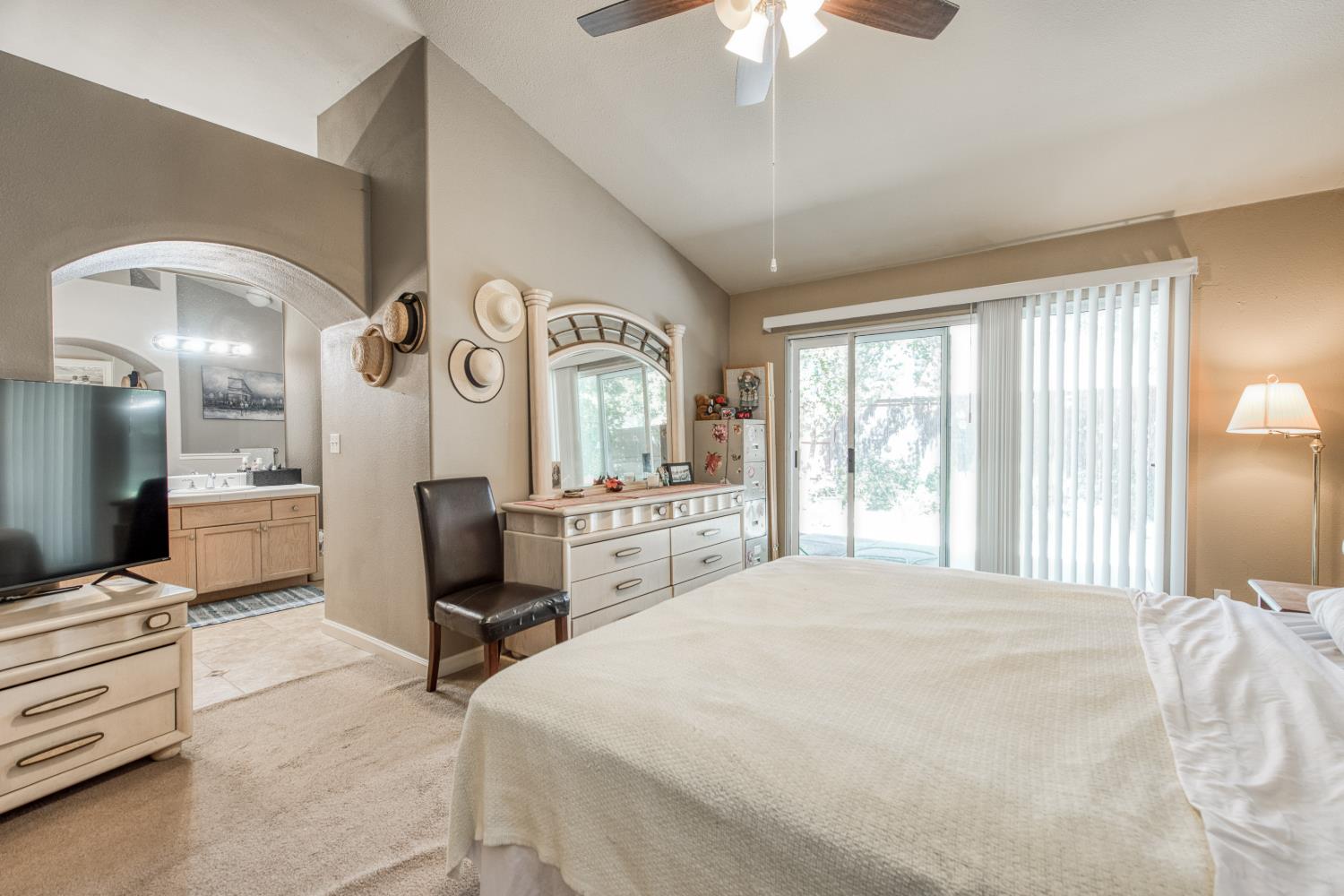 292 E Marwood Ln, Fresno, CA 93720