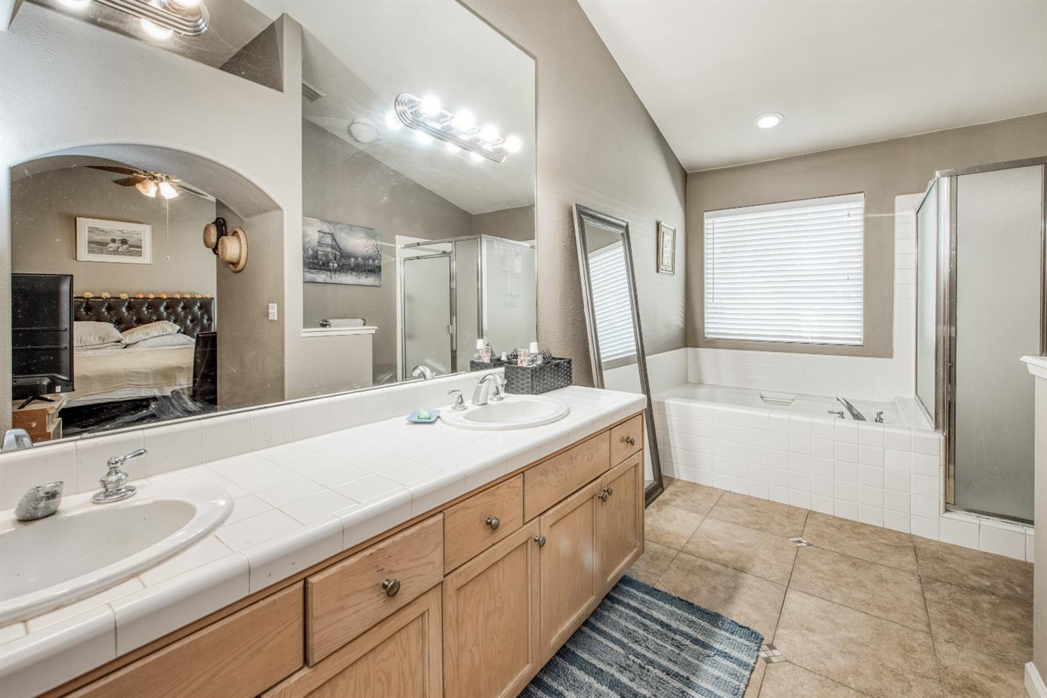 292 E Marwood Ln, Fresno, CA 93720