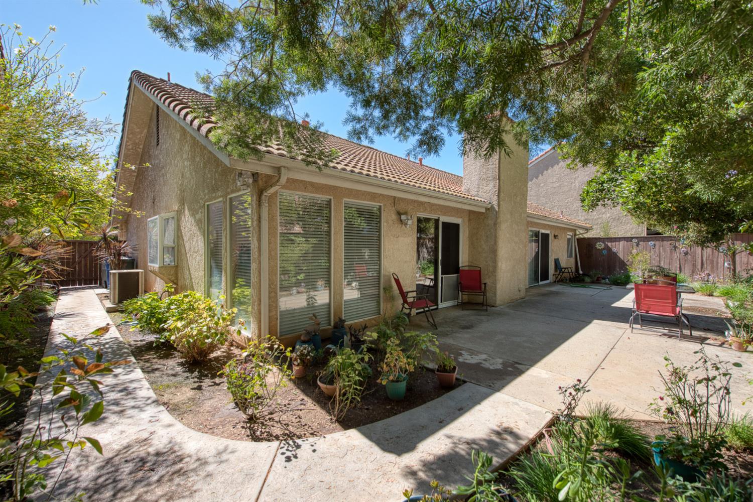 292 E Marwood Ln, Fresno, CA 93720