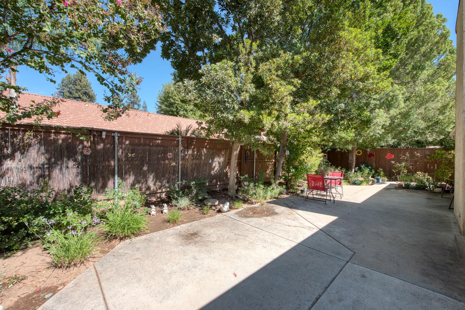 292 E Marwood Ln, Fresno, CA 93720