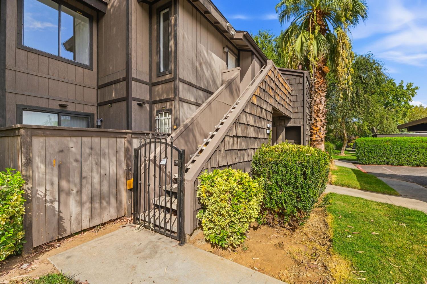1190 S Winery Ave #222, Fresno, CA 93727