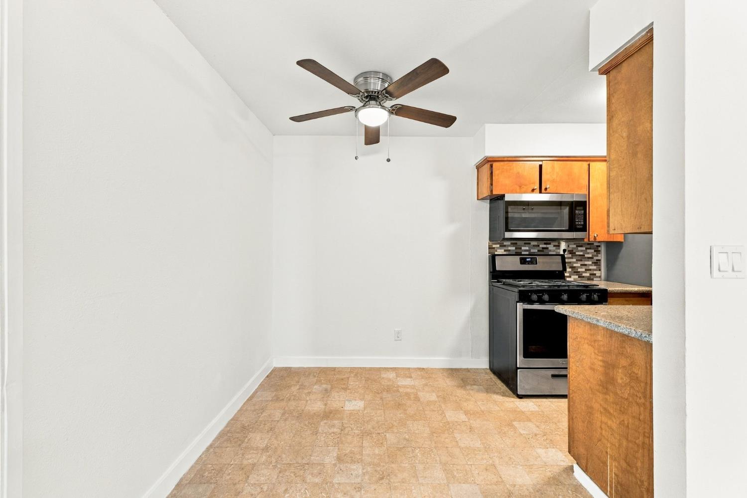 1190 S Winery Ave #222, Fresno, CA 93727