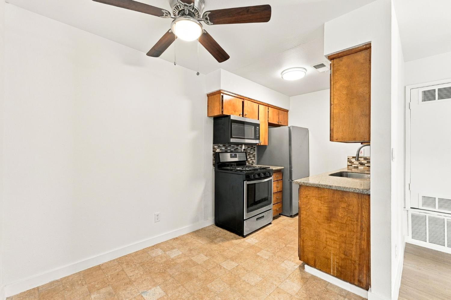 1190 S Winery Ave #222, Fresno, CA 93727