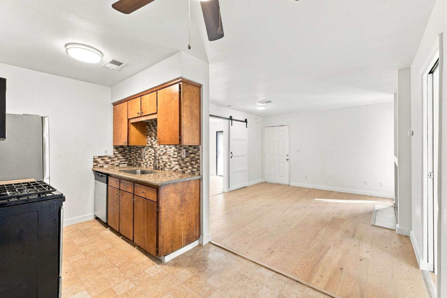 1190 S Winery Ave #222, Fresno, CA 93727