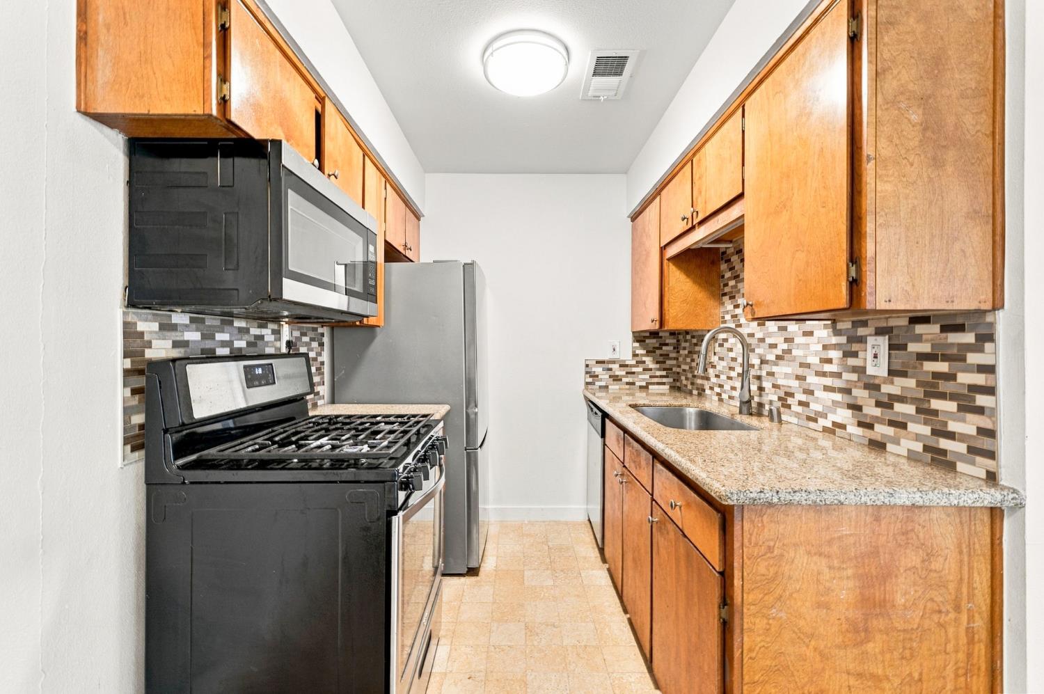1190 S Winery Ave #222, Fresno, CA 93727