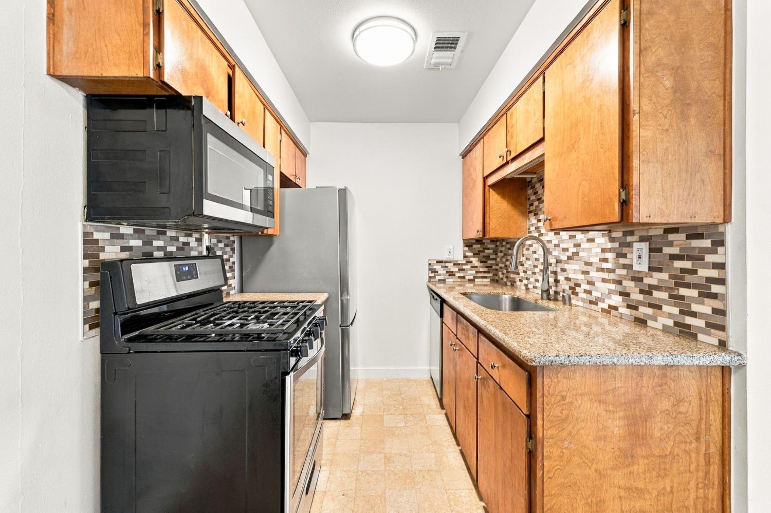 1190 S Winery Ave #222, Fresno, CA 93727