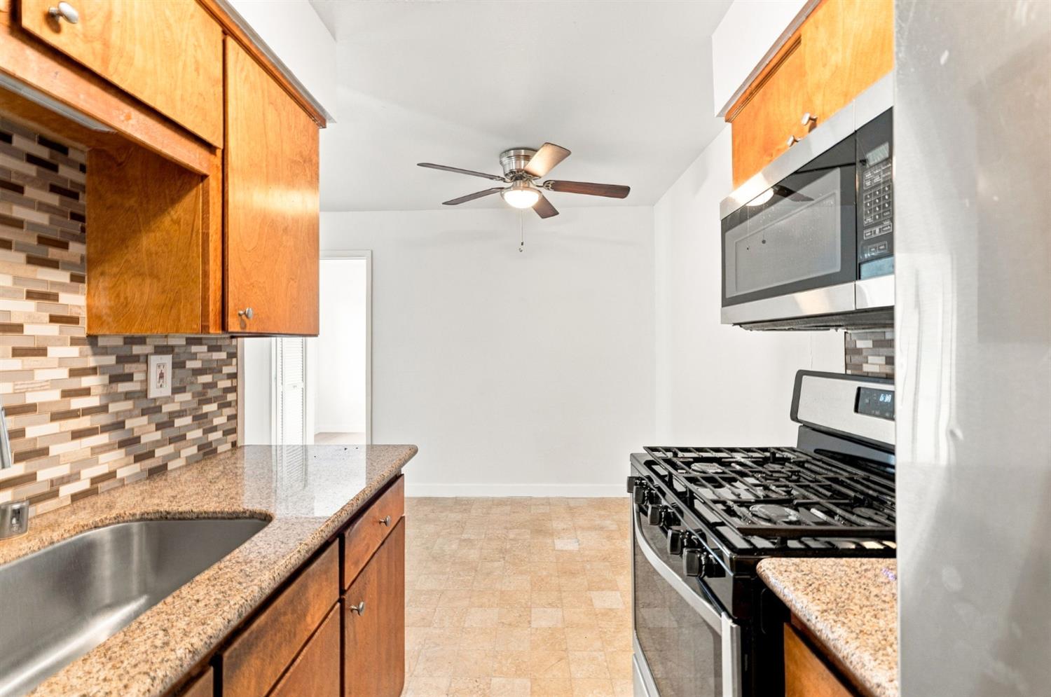 1190 S Winery Ave #222, Fresno, CA 93727