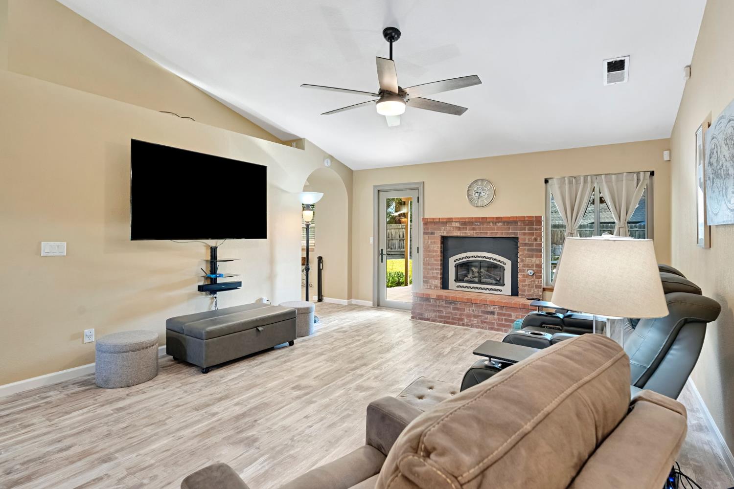 6426 N Fruit Ave, Fresno, CA 93711