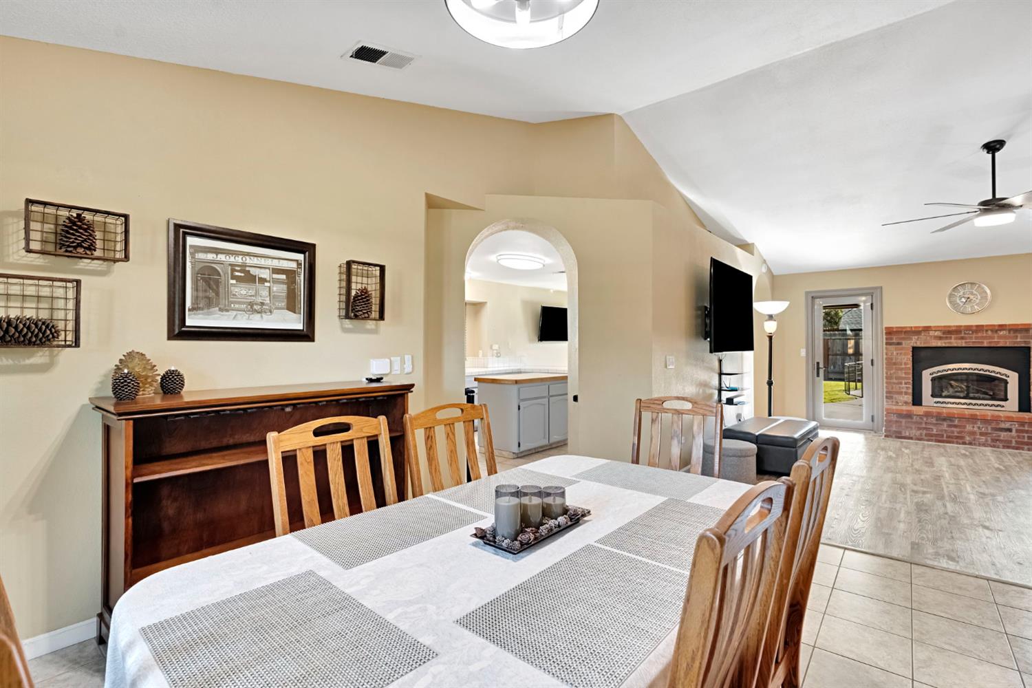 6426 N Fruit Ave, Fresno, CA 93711