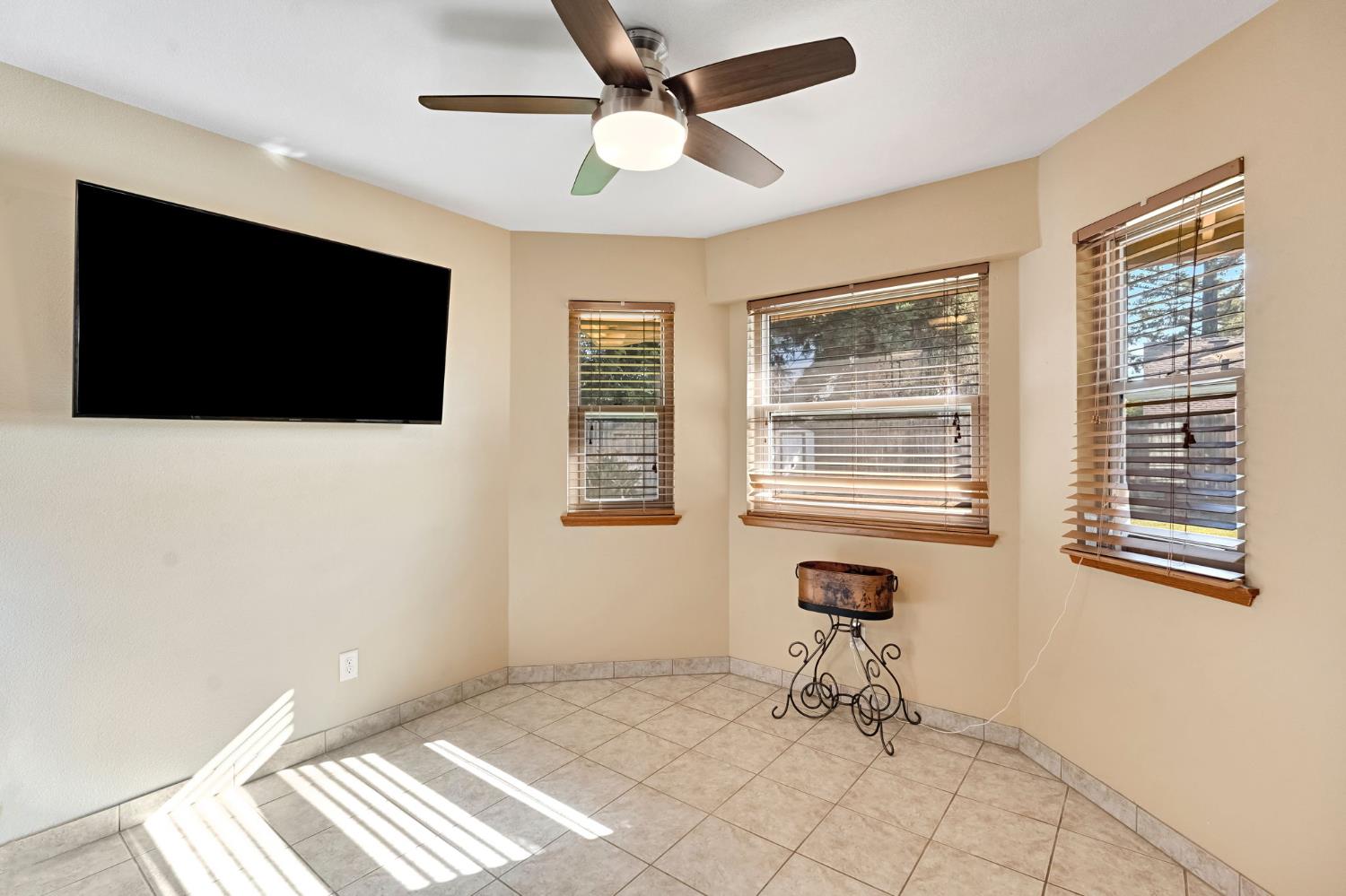 6426 N Fruit Ave, Fresno, CA 93711
