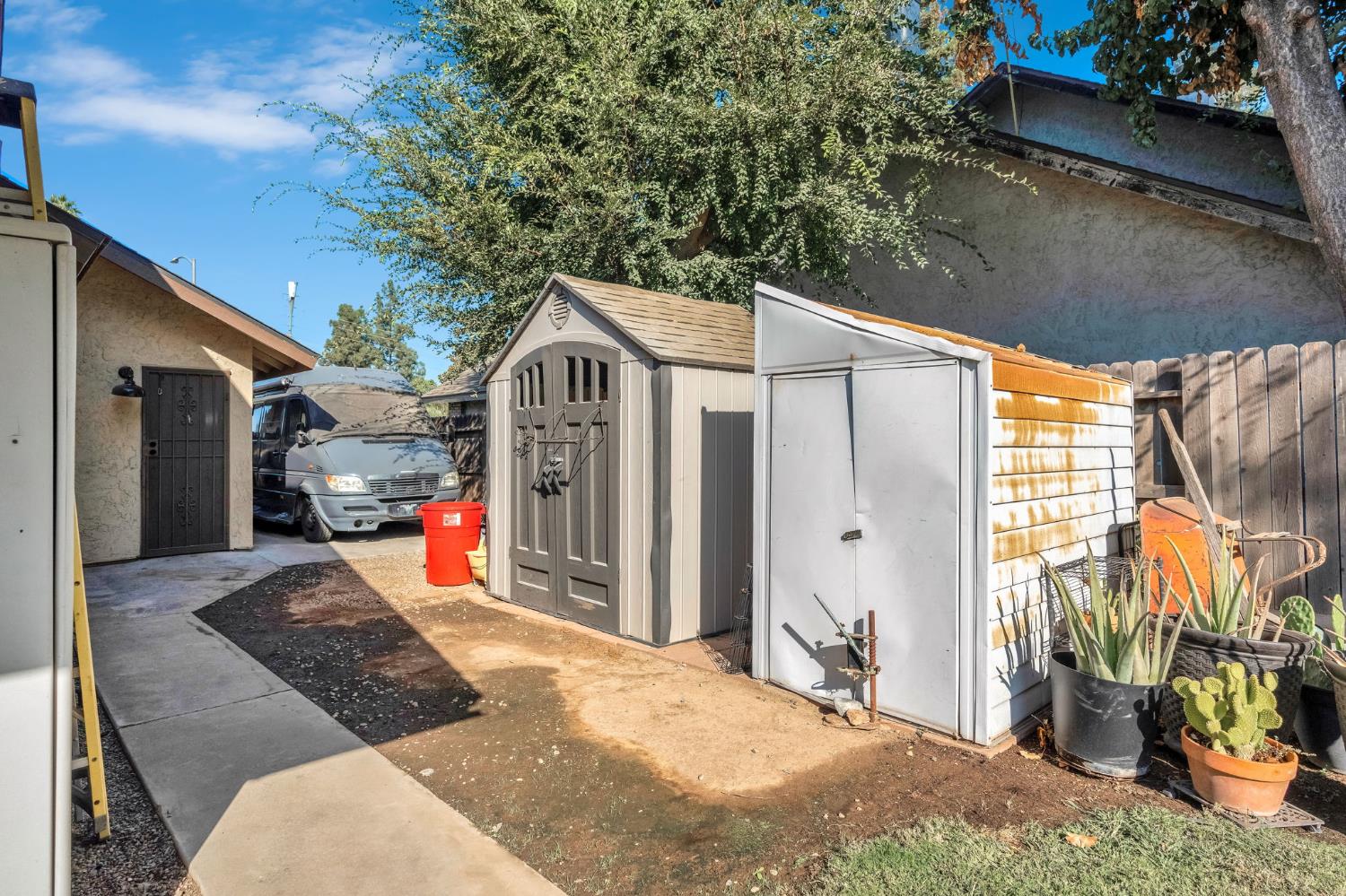 6426 N Fruit Ave, Fresno, CA 93711