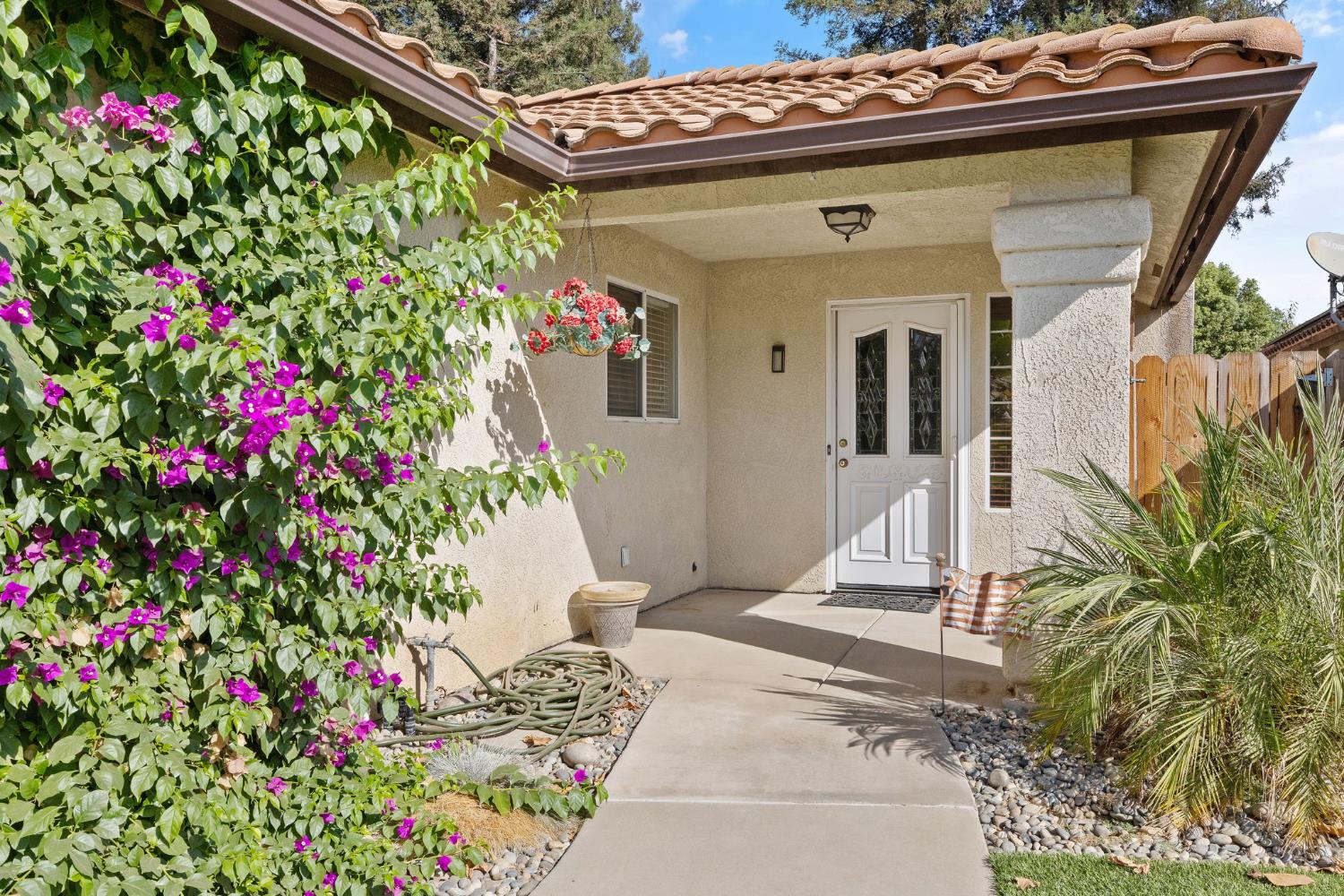 165 Crown Ln, Madera, CA 93637