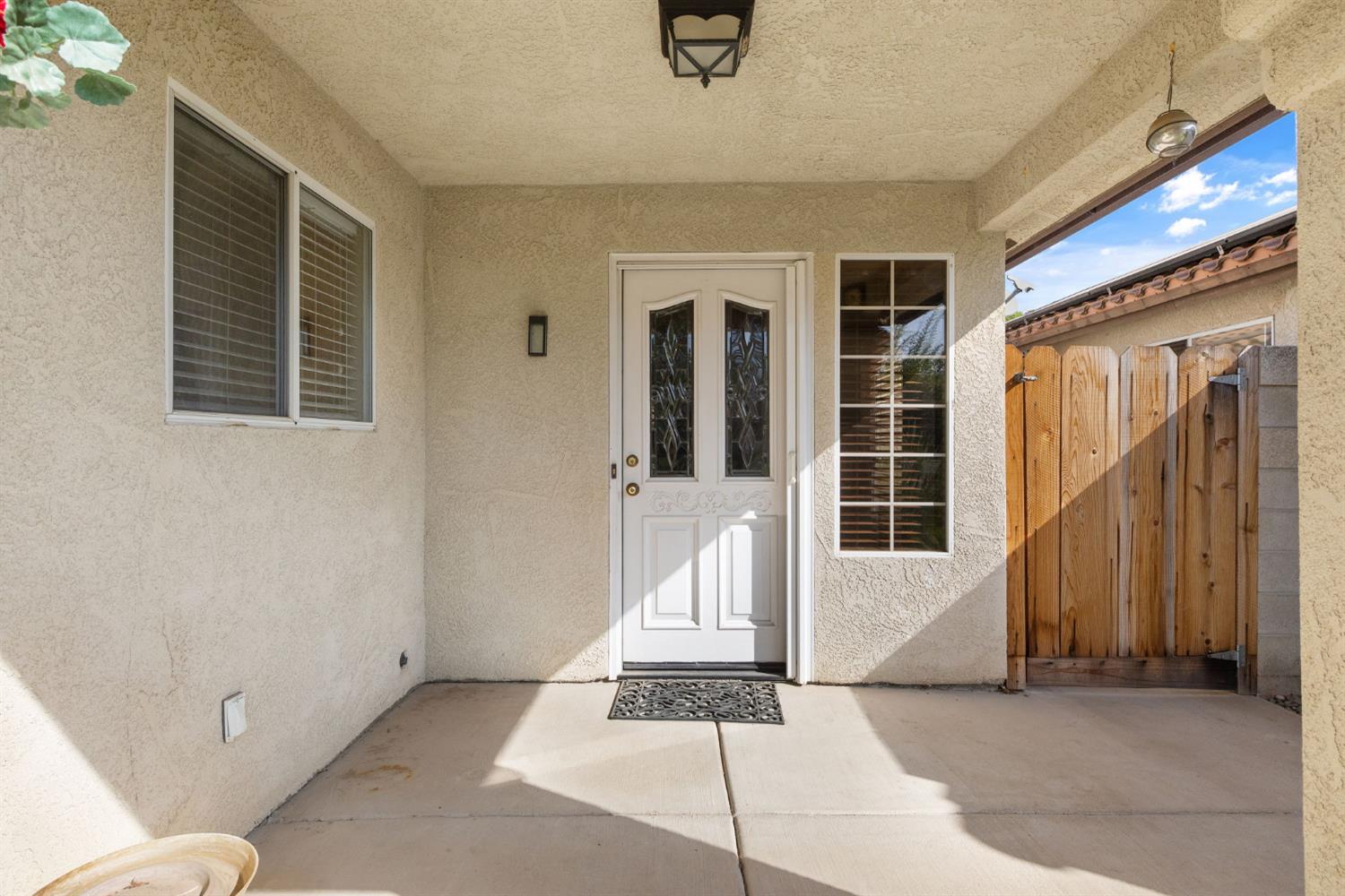 165 Crown Ln, Madera, CA 93637