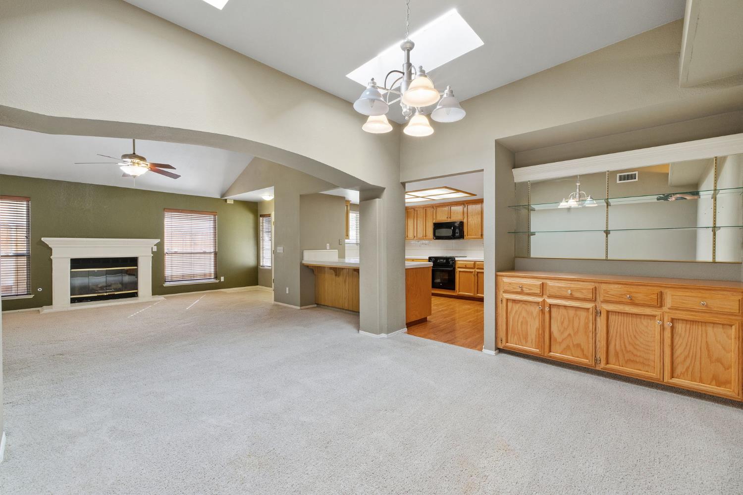 165 Crown Ln, Madera, CA 93637
