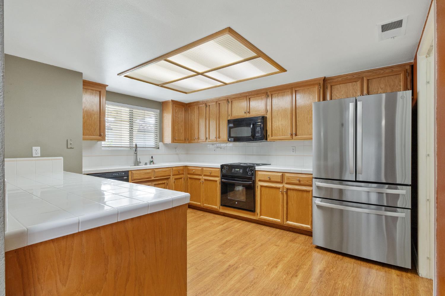 165 Crown Ln, Madera, CA 93637