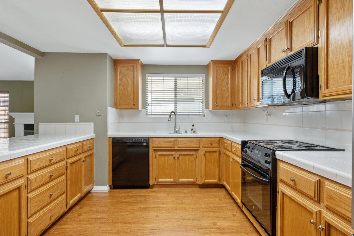 165 Crown Ln, Madera, CA 93637