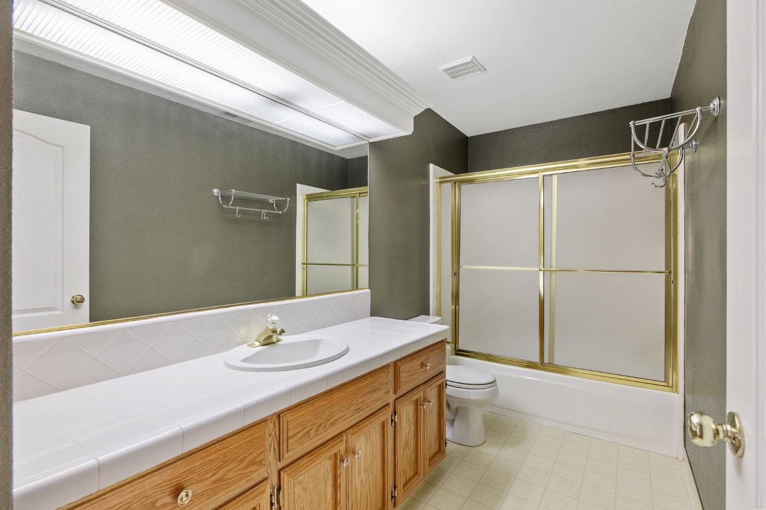 165 Crown Ln, Madera, CA 93637