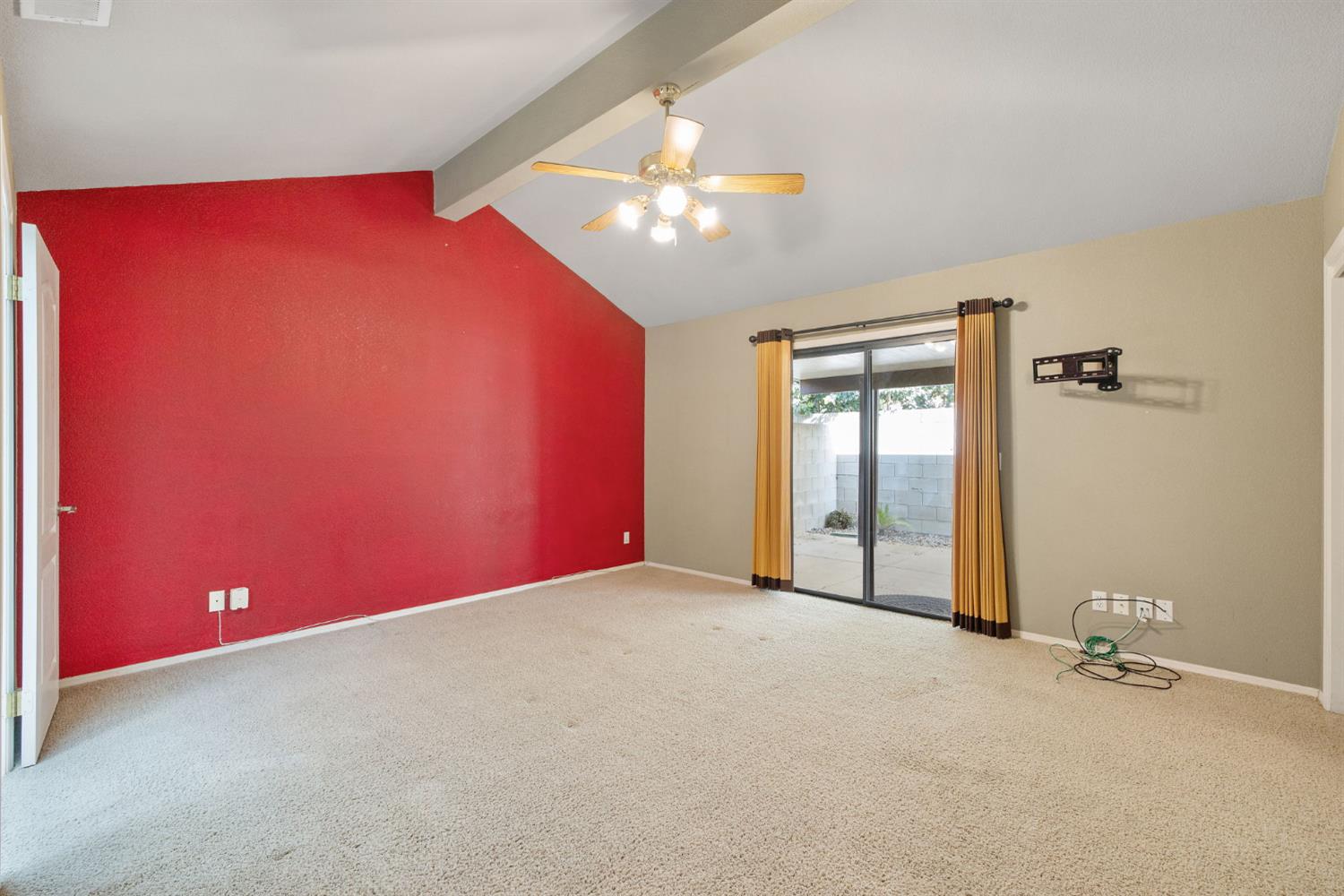 165 Crown Ln, Madera, CA 93637