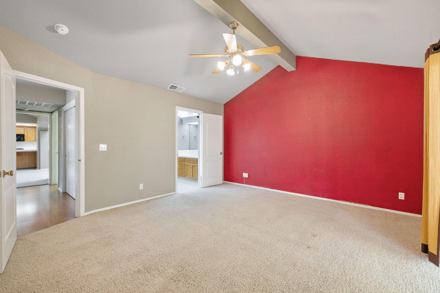 165 Crown Ln, Madera, CA 93637