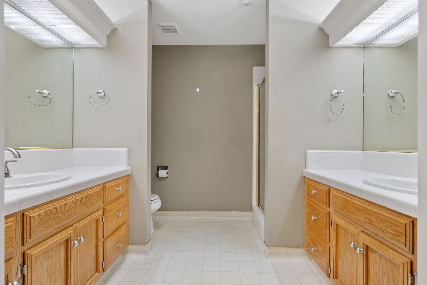 165 Crown Ln, Madera, CA 93637