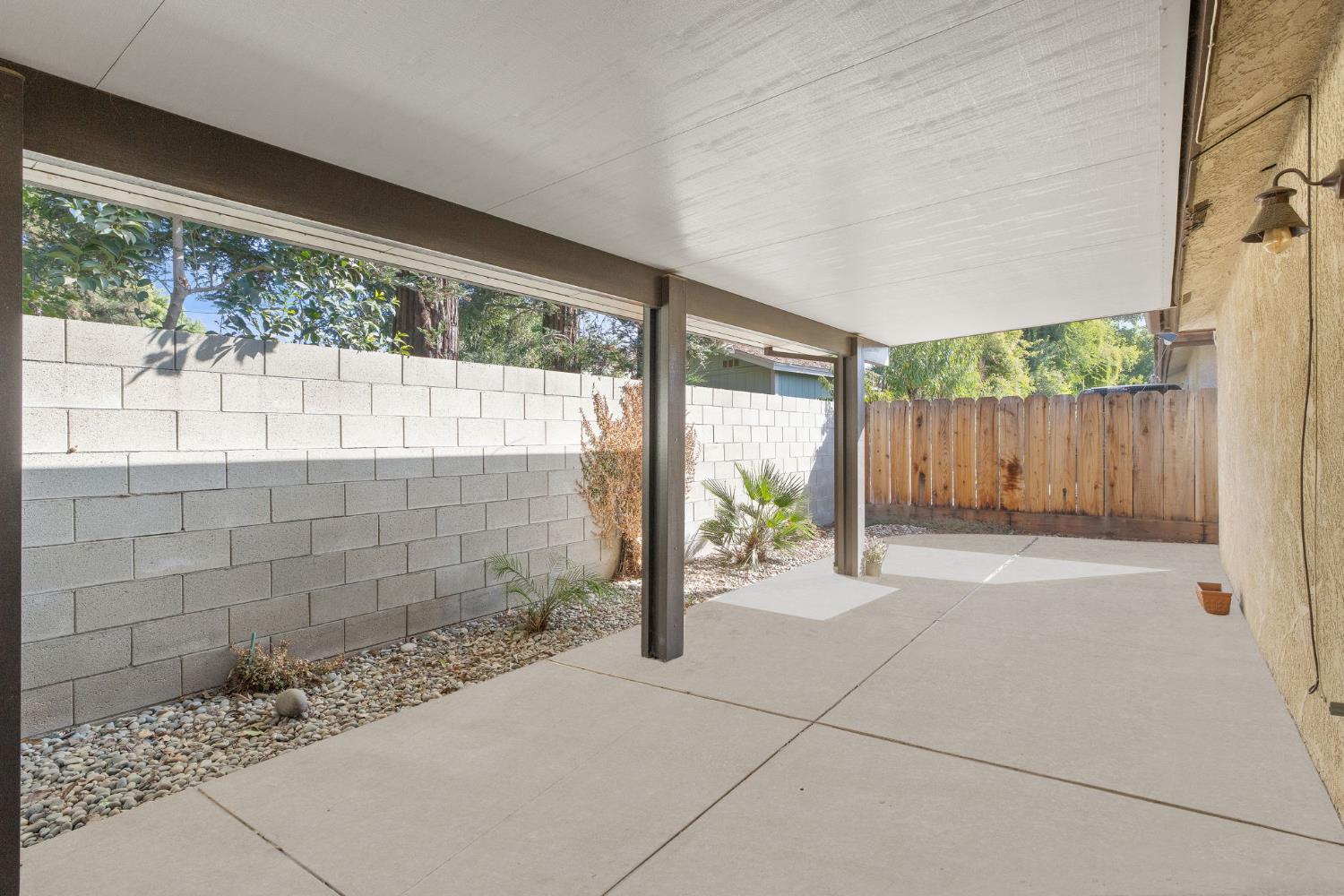 165 Crown Ln, Madera, CA 93637