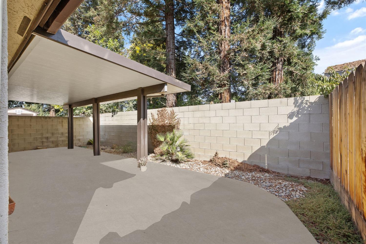 165 Crown Ln, Madera, CA 93637