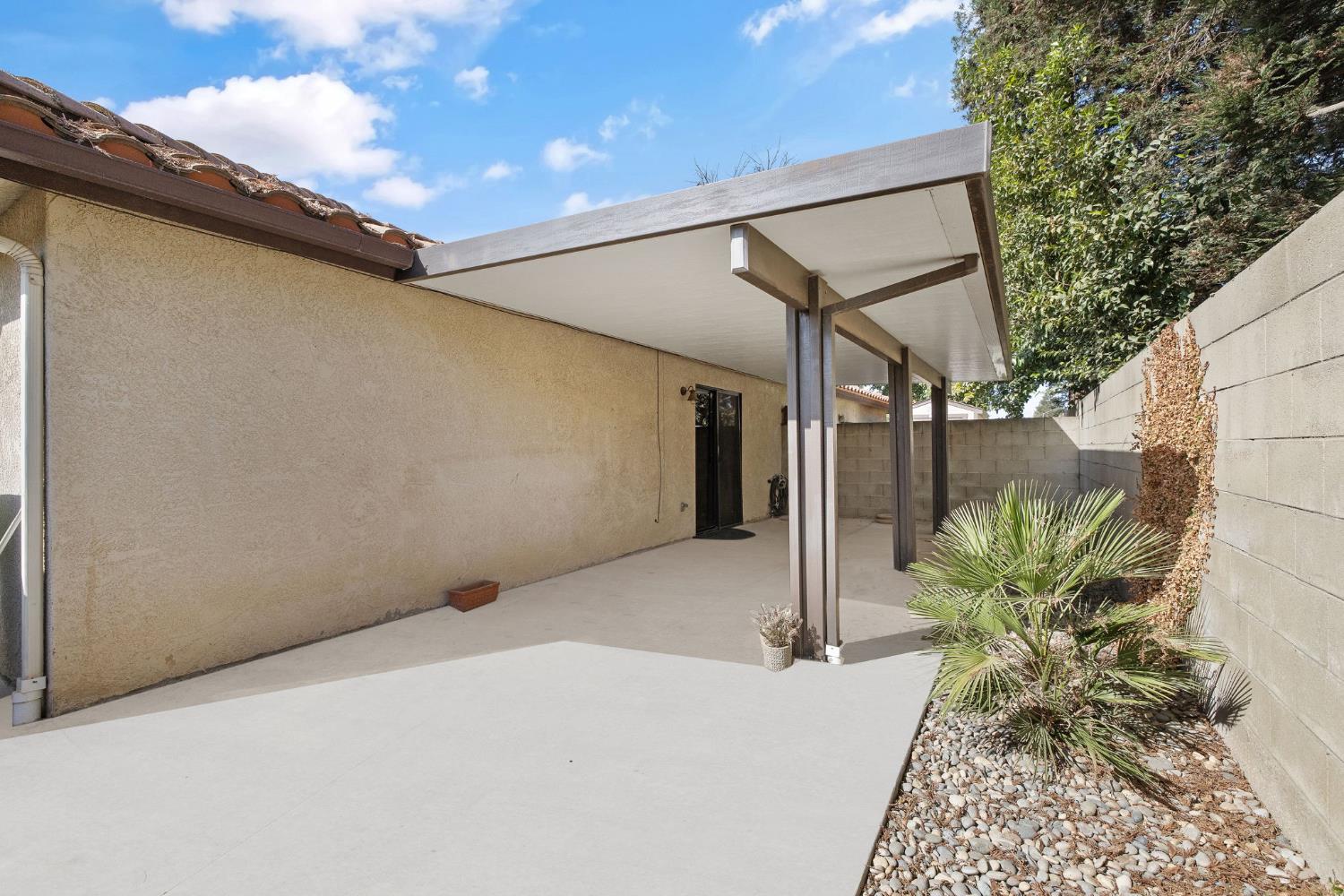 165 Crown Ln, Madera, CA 93637