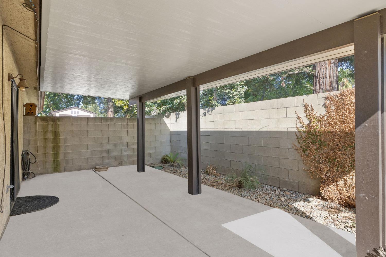 165 Crown Ln, Madera, CA 93637