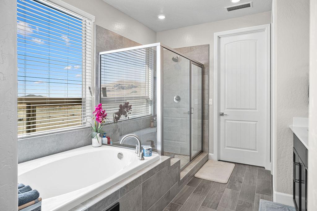 19733 Desert Willow Ln, Friant, CA 93626
