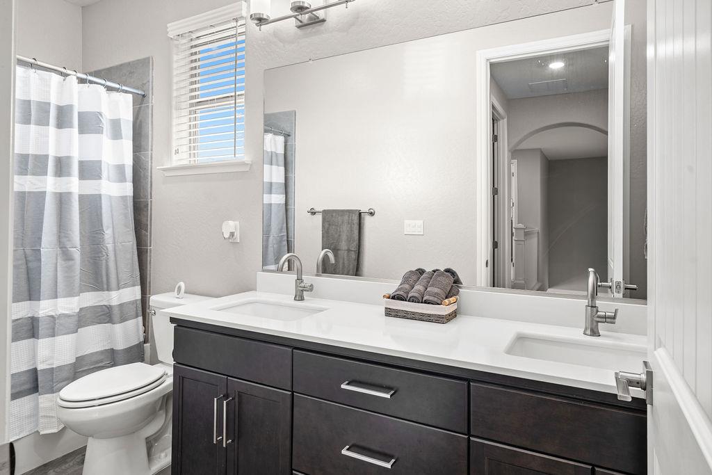 19733 Desert Willow Ln, Friant, CA 93626