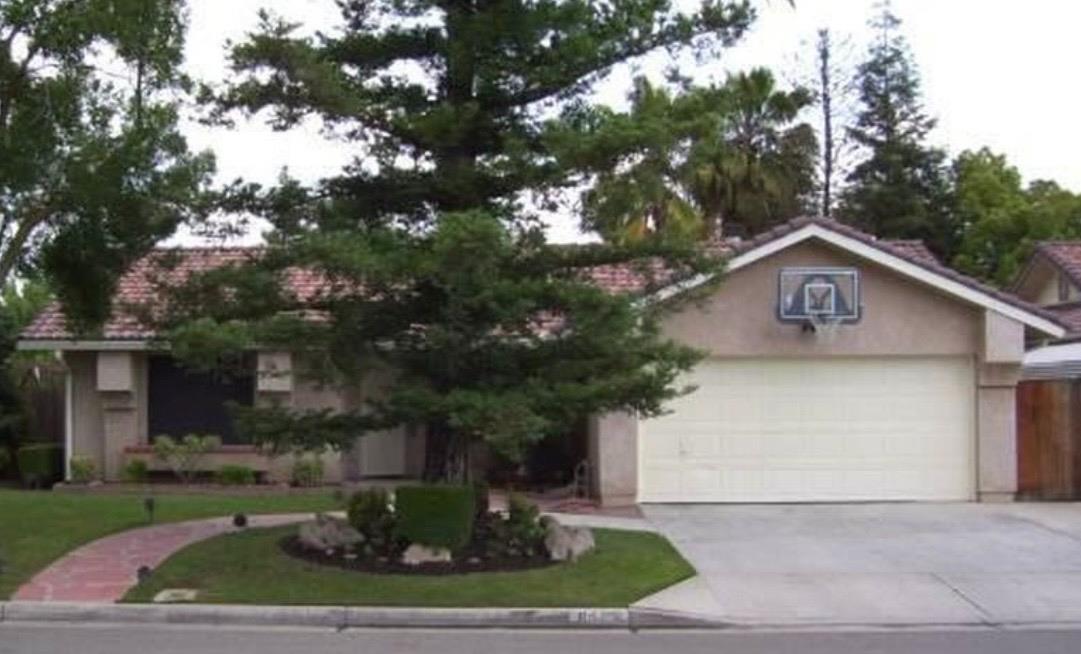 6126 N Lola Ave, Fresno, CA 93722