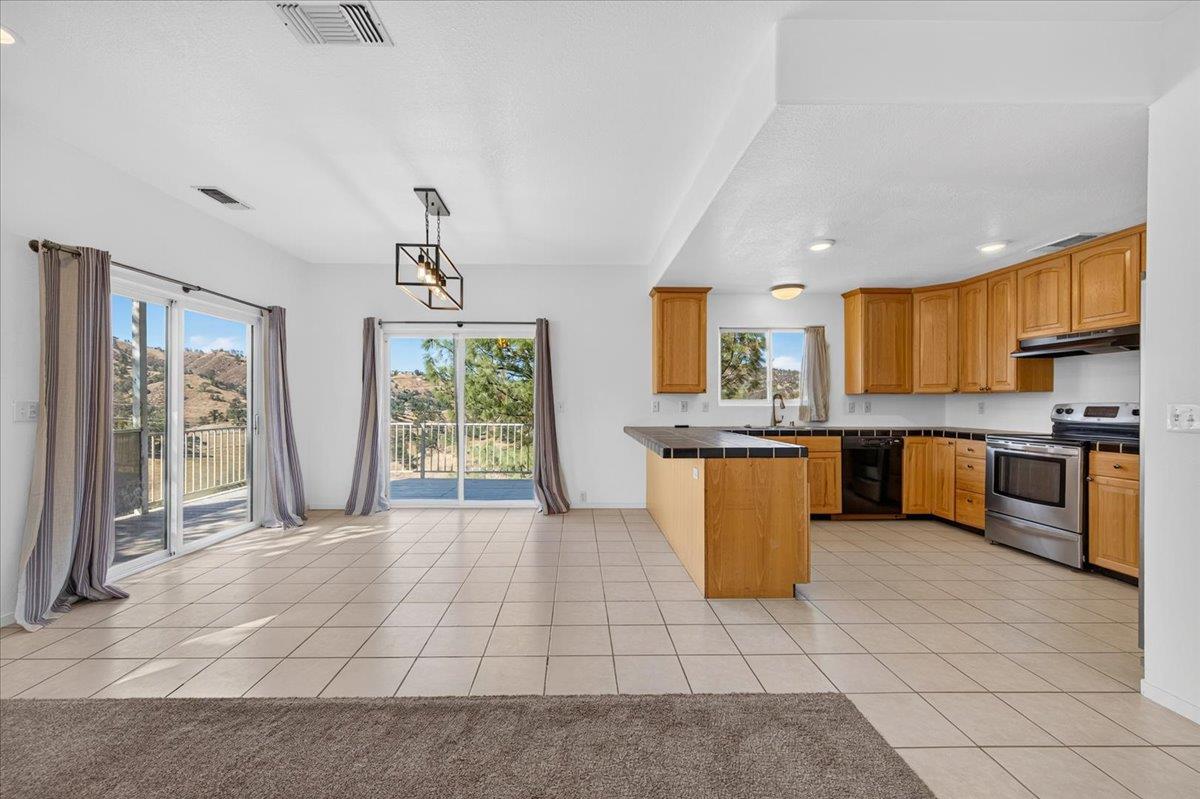 28596 Sky Harbour Rd, Friant, CA 93626