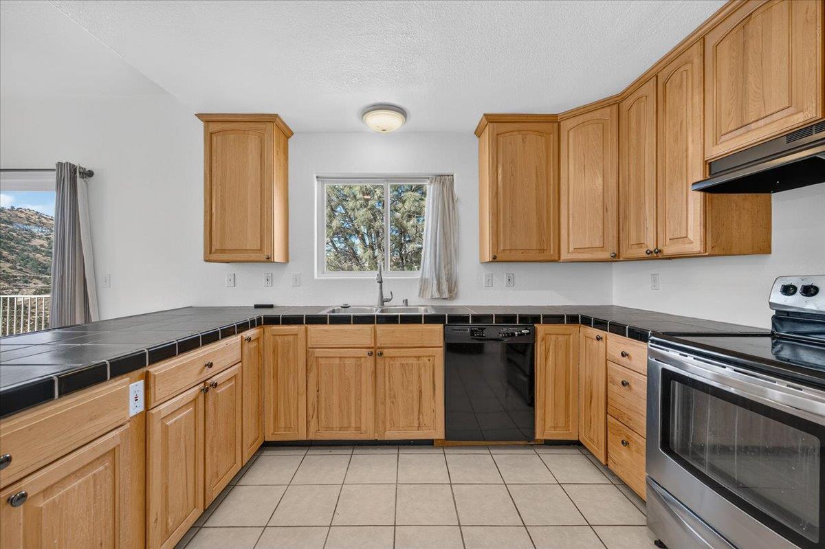 28596 Sky Harbour Rd, Friant, CA 93626
