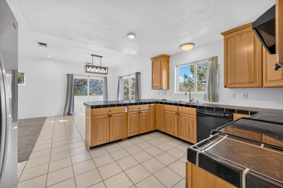 28596 Sky Harbour Rd, Friant, CA 93626