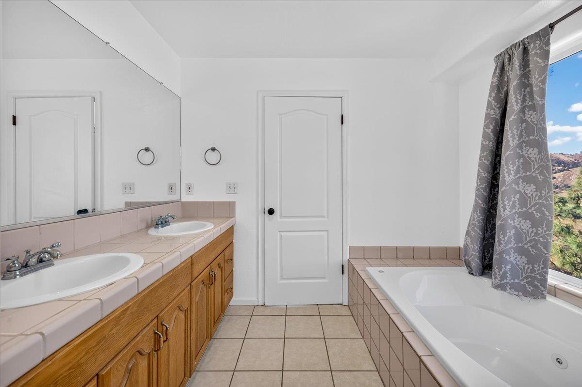 28596 Sky Harbour Rd, Friant, CA 93626