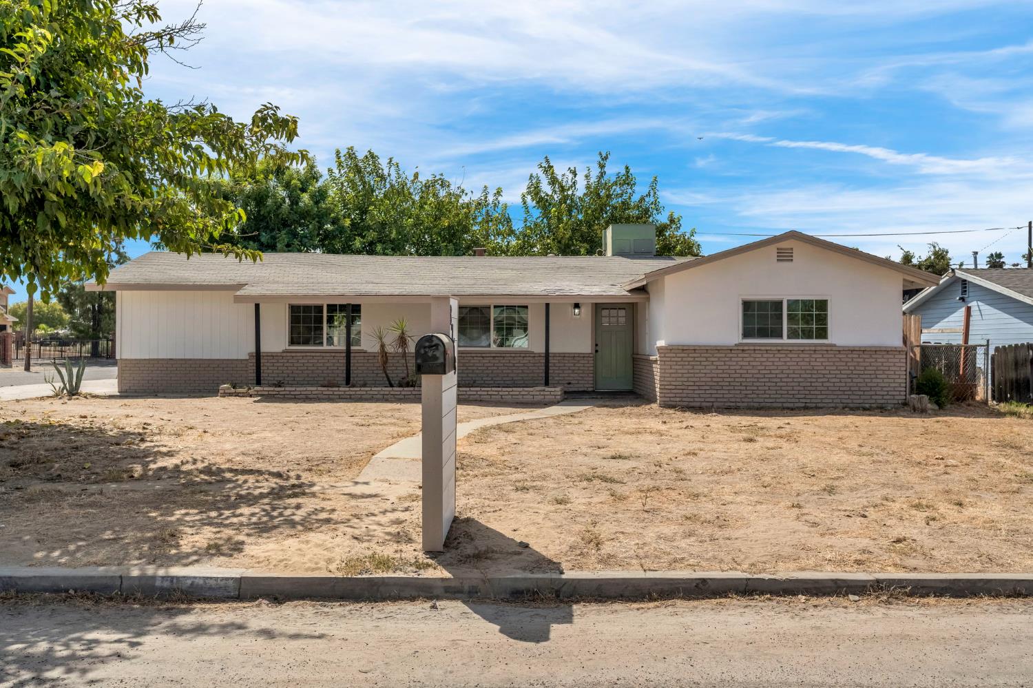 8753 E Ostler St, Selma, CA 93662