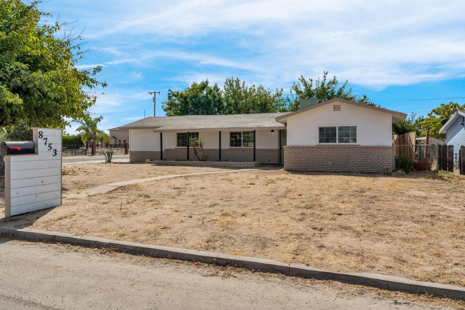 8753 E Ostler St, Selma, CA 93662