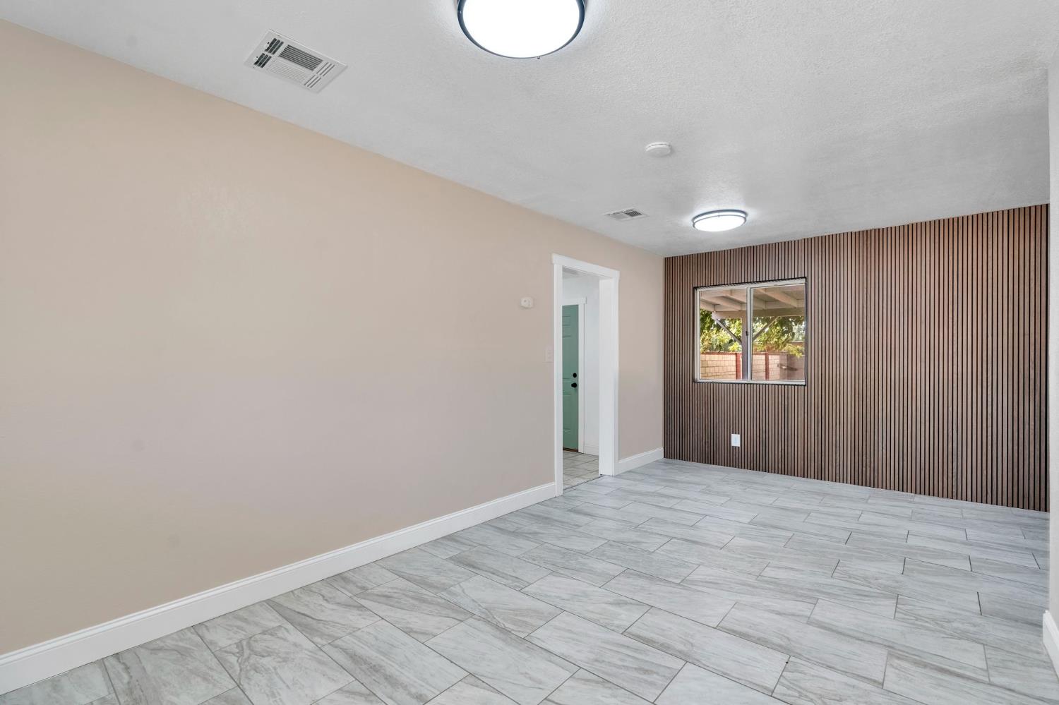 8753 E Ostler St, Selma, CA 93662