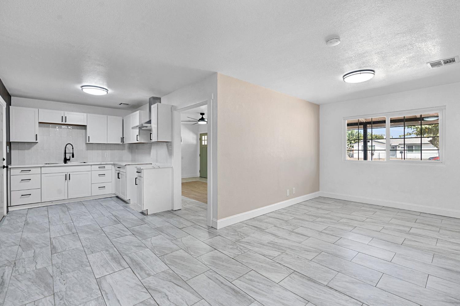 8753 E Ostler St, Selma, CA 93662