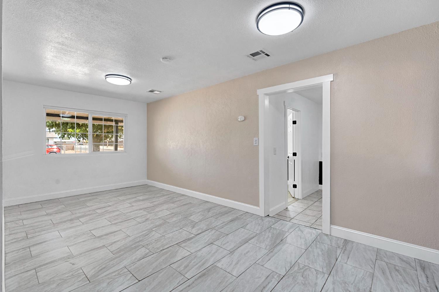 8753 E Ostler St, Selma, CA 93662