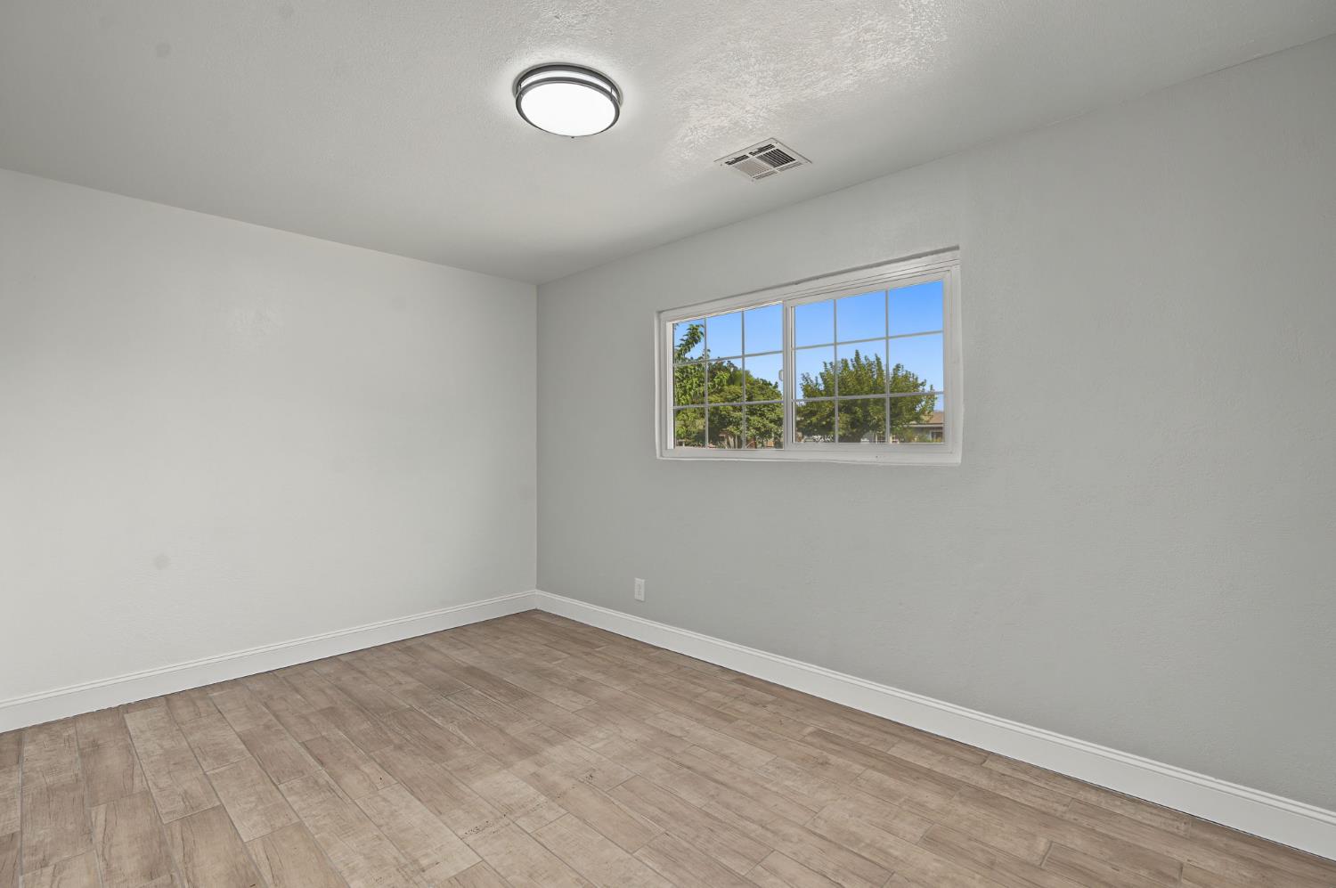 8753 E Ostler St, Selma, CA 93662