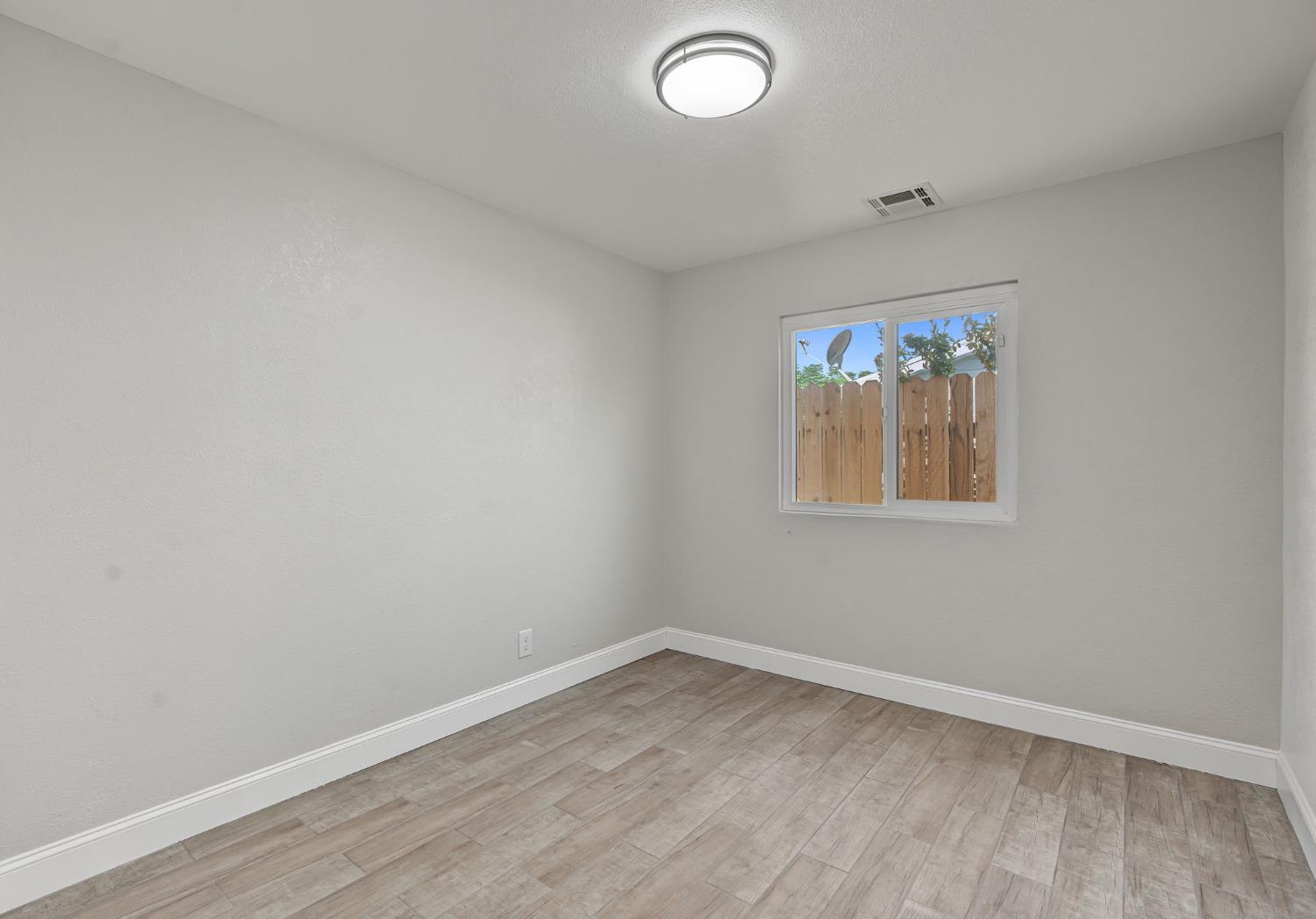 8753 E Ostler St, Selma, CA 93662