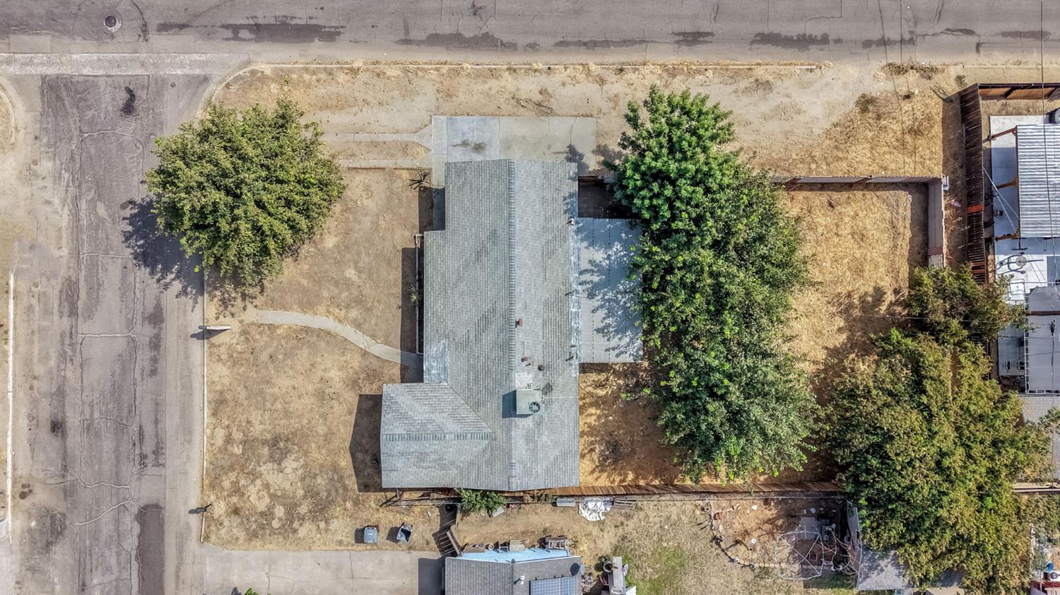 8753 E Ostler St, Selma, CA 93662